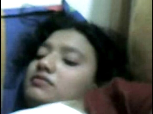 भाभी अपने पति से अपने कीमती स्तन चूसने को कहती है भोजपुरी फिल्म का सेक्सी वीडियो