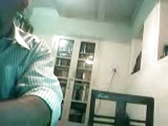 वेबकैम पर सेक्स कर रही गर्भवती दंपति