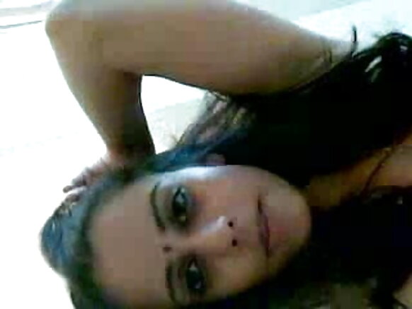 भारतीय जोड़ा पहली बार नंगा होकर मस्ती कर रहा है सेक्सी मूवी