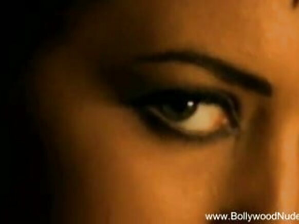 हॉलीवुड का मोहक सेक्स इमेज, एक कलात्मक भारतीय लड़की, हमको कंपकंपा देती है