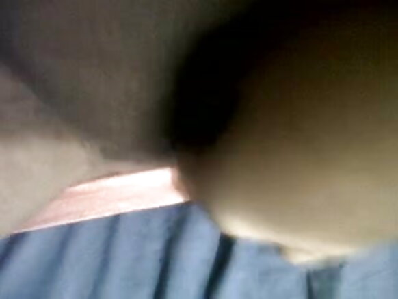 बंगाली लड़की अपनी उंगली डालकर सेक्सी खीरे के साथ हस्तमैथुन करती है नीली वीडियो