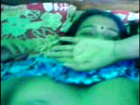 बंगला देसी देसी आंटी अपनी बिटिया के दो ट्यूटर्स के साथ सेक्स करती है सेक्सी प्राइवेट फिल्म वीडियो