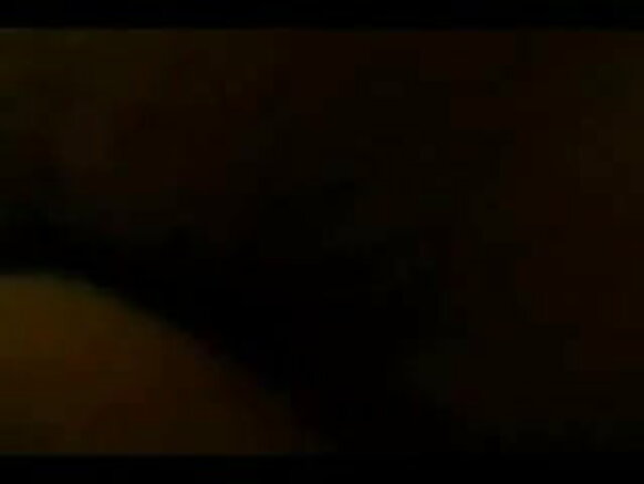 देसी हिंदी सेक्सी फिल्म आंटी कविता ममजा मेरे कमरे में देसी होटल में