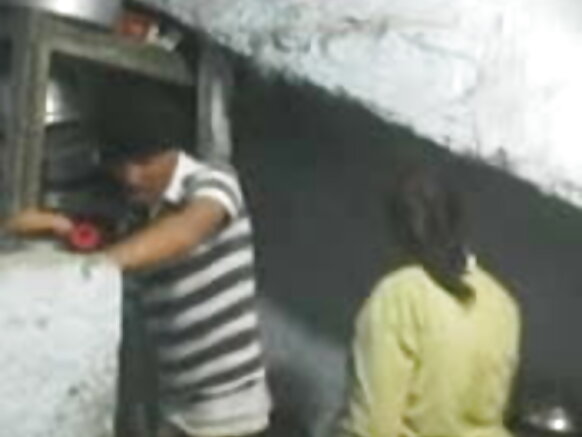 चिको डेल नॉर्टे डी इंडिया अपनी मम्मी का कैमरा ठीक करत है अऊर अपनी चाची का चोदत है अऊर सेक्सी सेक्स फिल्मावत है