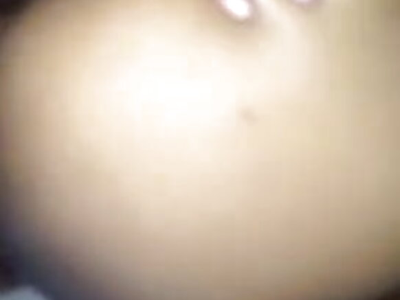 हॉट अरब लड़का अपनी भारतीय पत्नी को चोदता है जबकि उसका पति एक सेक्स मूवी में काम करत है