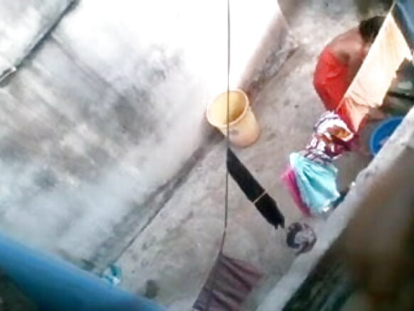 देसी आंटी पड़ोसी के लिए नहाती हुई पकड़ी देसी आंटी फुल एचडी हिंदी सेक्सी फिल्म