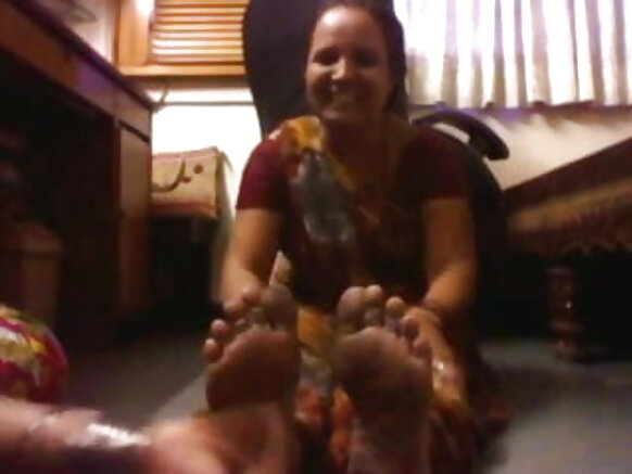 हिन्दी मूवी सेक्सी भारतीय औरत गुदगुदी करती है