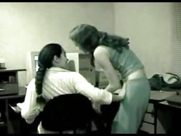 लिंडा समलैंगिक भारतीय किशोरी का चूत चाट रही है, डर है कि वह फंस जाएगी मूवी वीडियो सेक्सी