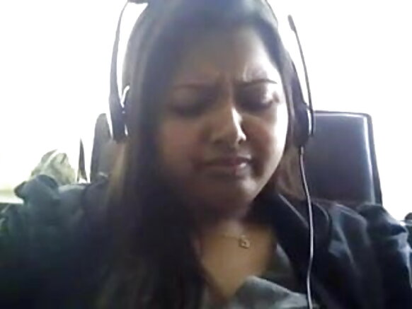 ऊब देसी सेक्सी फिल्म शो मोटी नाटक के साथ अपने स्तन पर वेबकैम