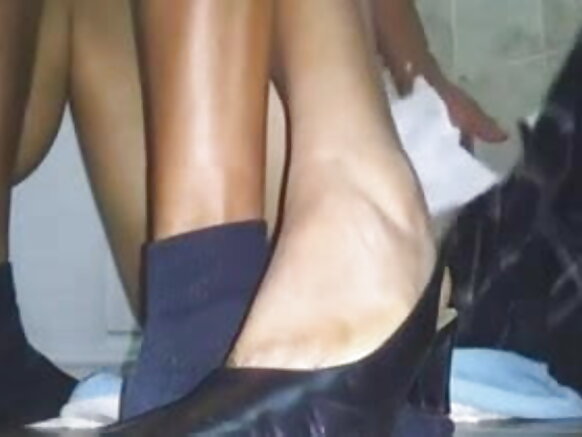 ओका एक सेक्सी मूवी दै अऊर ओका घरे भेजौ।