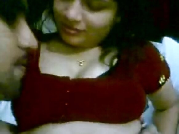 मल्लू लड़की को पसंद है चूसना उसका सेक्सी मूवी बॉयफ्रेंड