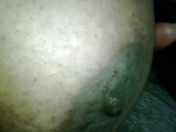 आंटी मेरे स्तन का सहारा दे रही है विशाल गोल स्तन पर मल्लू सेक्सी मूवी