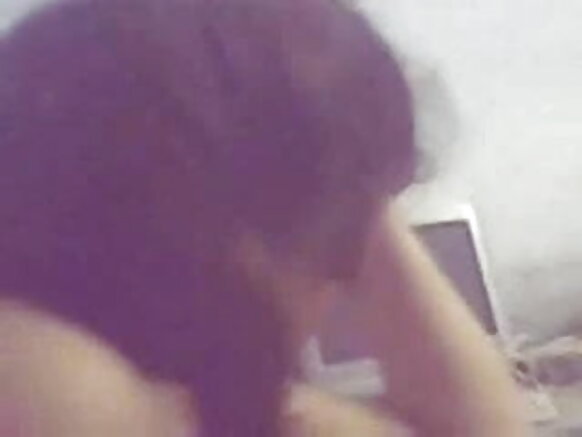 भारतीय यूनिवर्सिटी लड़की एक नया नीला बॉयफ्रेंड फोटो का मजा ले रही है