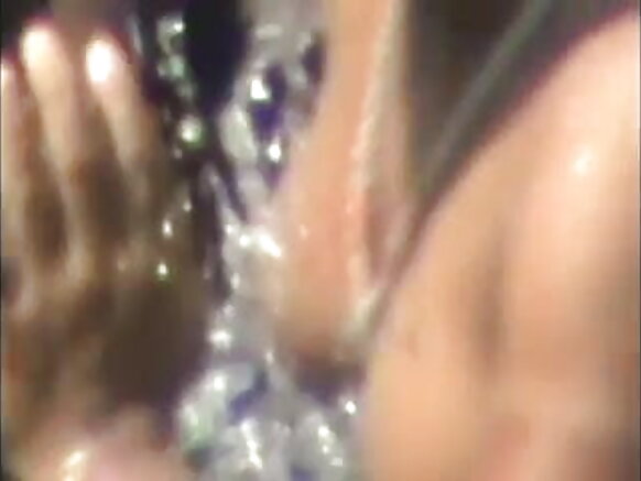 देसी गांव में बाथटब में खुली सेक्सी बंगला हीरोइन मूवी