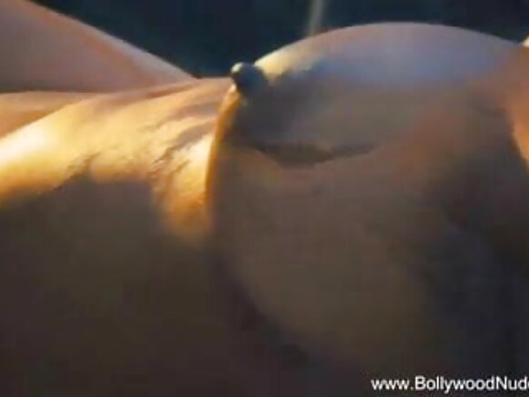 हमार एमआईएलएफ दोस्तन के माध्यम से प्यार के लिए एक सेक्सी मूवी पंजाबी देखत है