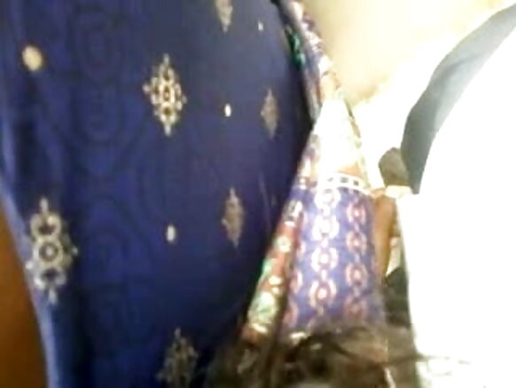 तमिलनाडु हिंदी सेक्सी मूवी hd आंटी तमिलनाडु में पब्लिक भीड़ में हस्तमैथुन कर रही है