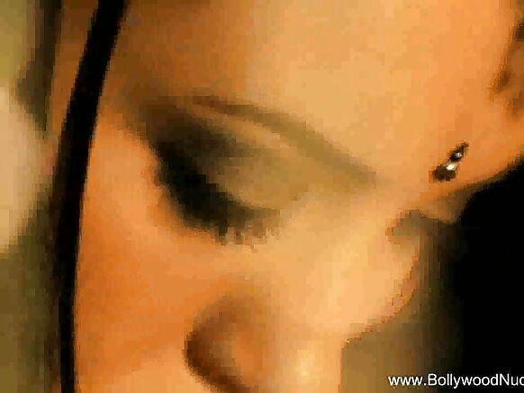 खूबसूरत सेक्सी नंगी हिंदी फुल विडियो औरत का खुलासा है खूबसूरत नंगी