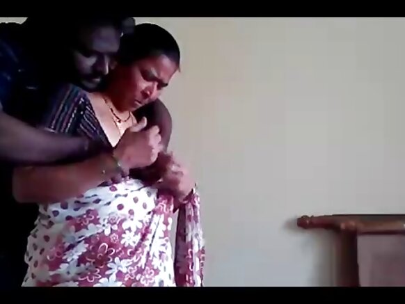 बूढ़ी औरत द्वारा गड़बड़ युवा अंग्रेजी छवि सेक्सी