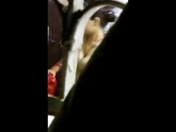 देसी फंसी बीवी नहते समय कपड़े धो रही सेक्सी नीस ब्लू मूवी और धो रही है