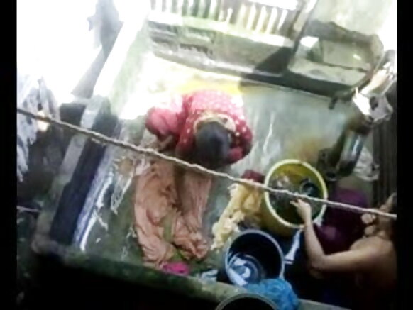 सेक्सी बाथरूम 2 सेक्सी महिलाओं सेक्सी महिलाओं के साथ