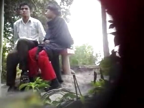 सेक्सी विडियो में एक इंडियन पार्क में स्कैंडल शो