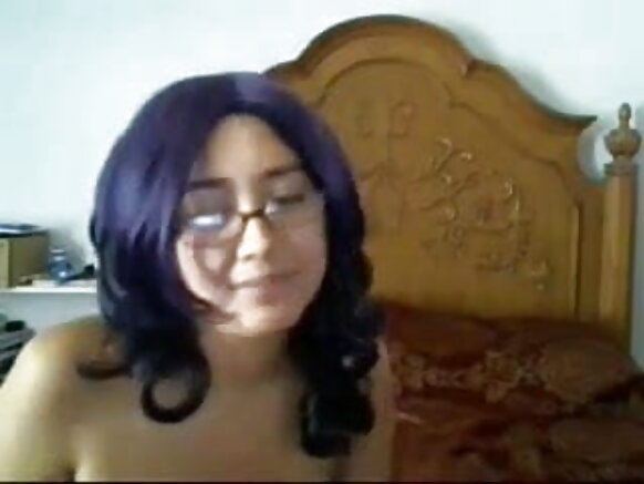 वेबकैम पर चश्मा के साथ टॉपलेस माधुरी दीक्षित प्यारी - प्यारी हॉटकैमगर्ल्स