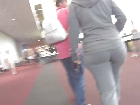 भारतीय महिला के साथ वक्र हिंदी छवि सेक्स में बड़ी और तंग ग्रे स्वेटशर्ट