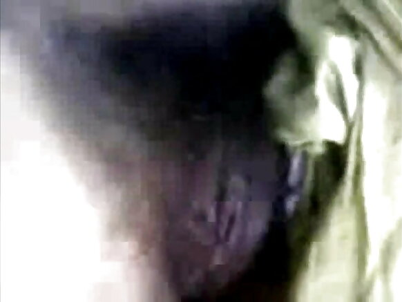 लिंडा नई सेक्सी नीली लड़की अपने सेक्सी एमएमएम दोस्तों के साथ कार में