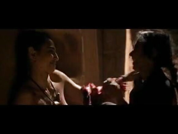 रादिचिका आपते सेक्सी मूवी पंजाबी दिखाती है अपने फुर्तीले मोबाइल बूब्स