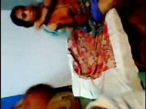 देसी बीवी ने मेरी बीवी को चुदाई पति के दोस्त से सेक्सी भोजपुरी मूवी