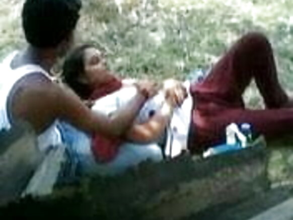 भारतीय जोड़ा पार्क में सलमान खान का सेक्सी मूवी