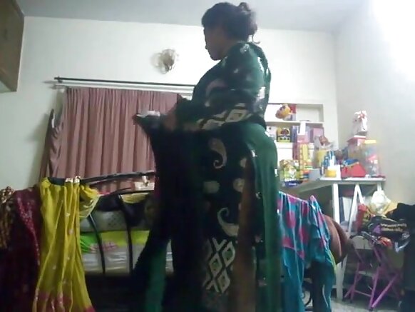 हॉट आंटी सेक्सी शो मूवी हिन्दी में छिपे कैमरे से कैद