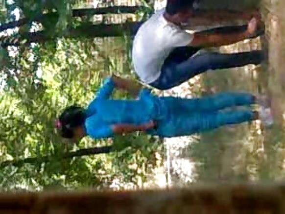 सेक्सी हिन्दी मूवी पार्क में दिखाए गए प्रेमी