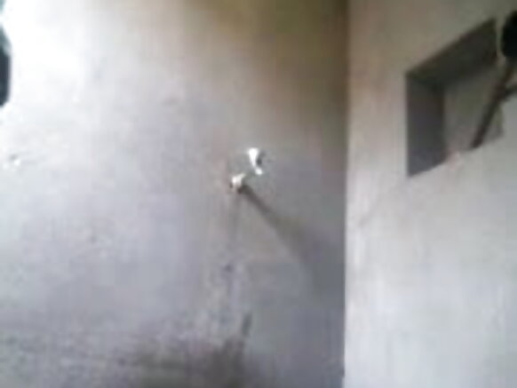 बंगला लड़की 29 देख रही हिडन कैमरे द्वारा मोबाइल चचेरे भाई का सेक्सी वीडियो हिंदी