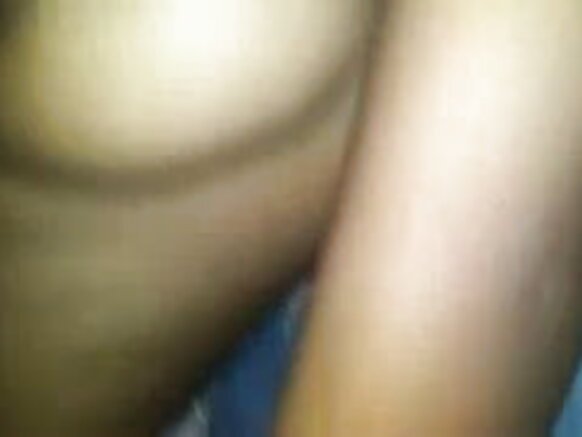 भारतीय रंडी के स्तन मुसीबत में हैं। सेक्सी मूवी हिंदी वीडियो पर प्रेमी चुटकी।