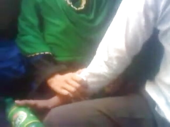 तुम का नया कर रहे हो? एक सेक्सी मूवी वीडियो।